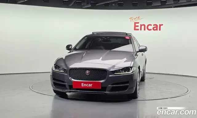 Jaguar XE 2018 2.0 автомат (гидро), миниатюра 3 Jaguar XE 2018 2.0 автомат (гидро), миниатюра 3