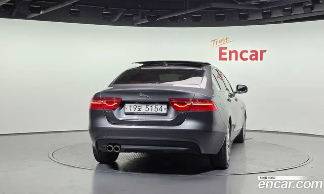 Jaguar XE 2018 2.0 автомат (гидро), миниатюра 4 Jaguar XE 2018 2.0 автомат (гидро), миниатюра 4