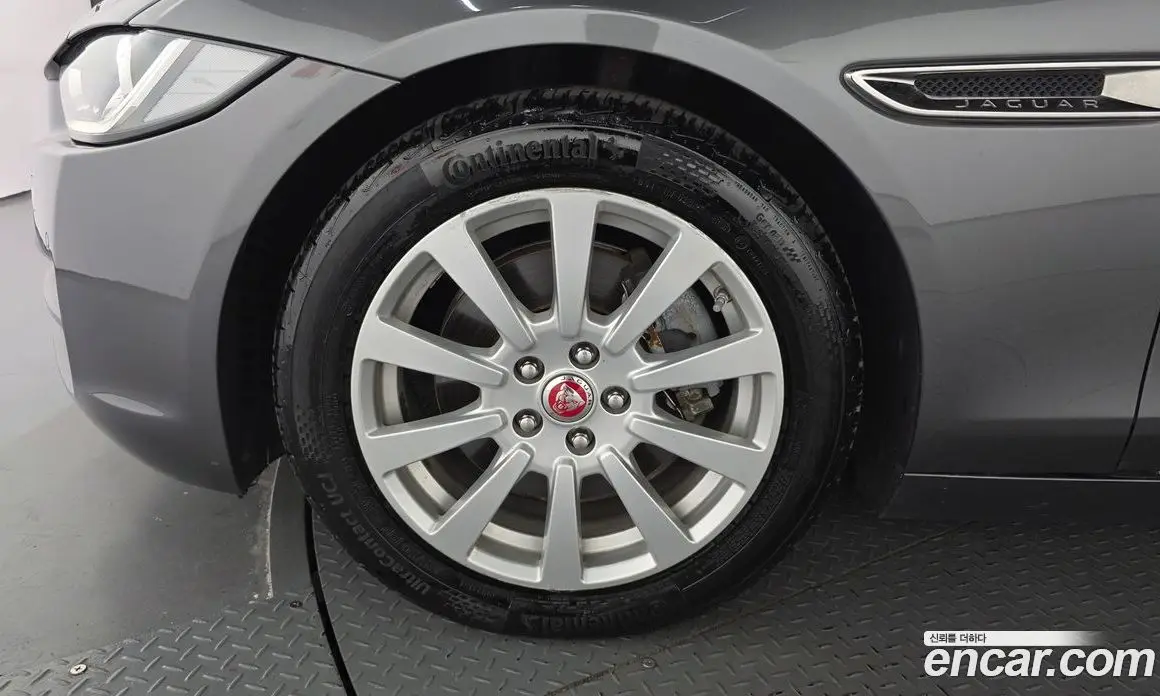 Jaguar XE 2018 2.0 автомат (гидро), фото 5 Jaguar XE 2018 2.0 автомат (гидро), фото 5