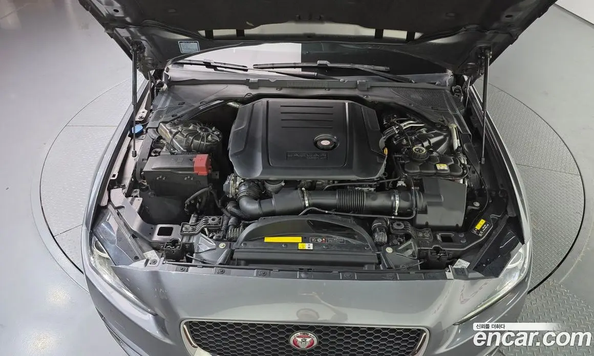 Jaguar XE 2018 2.0 автомат (гидро), фото 6 Jaguar XE 2018 2.0 автомат (гидро), фото 6