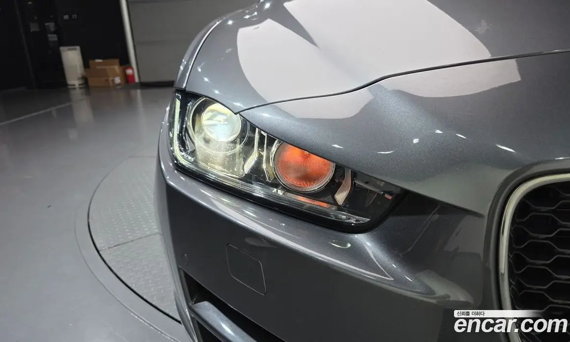 Jaguar XE 2018 2.0 автомат (гидро), фото 8 Jaguar XE 2018 2.0 автомат (гидро), фото 8