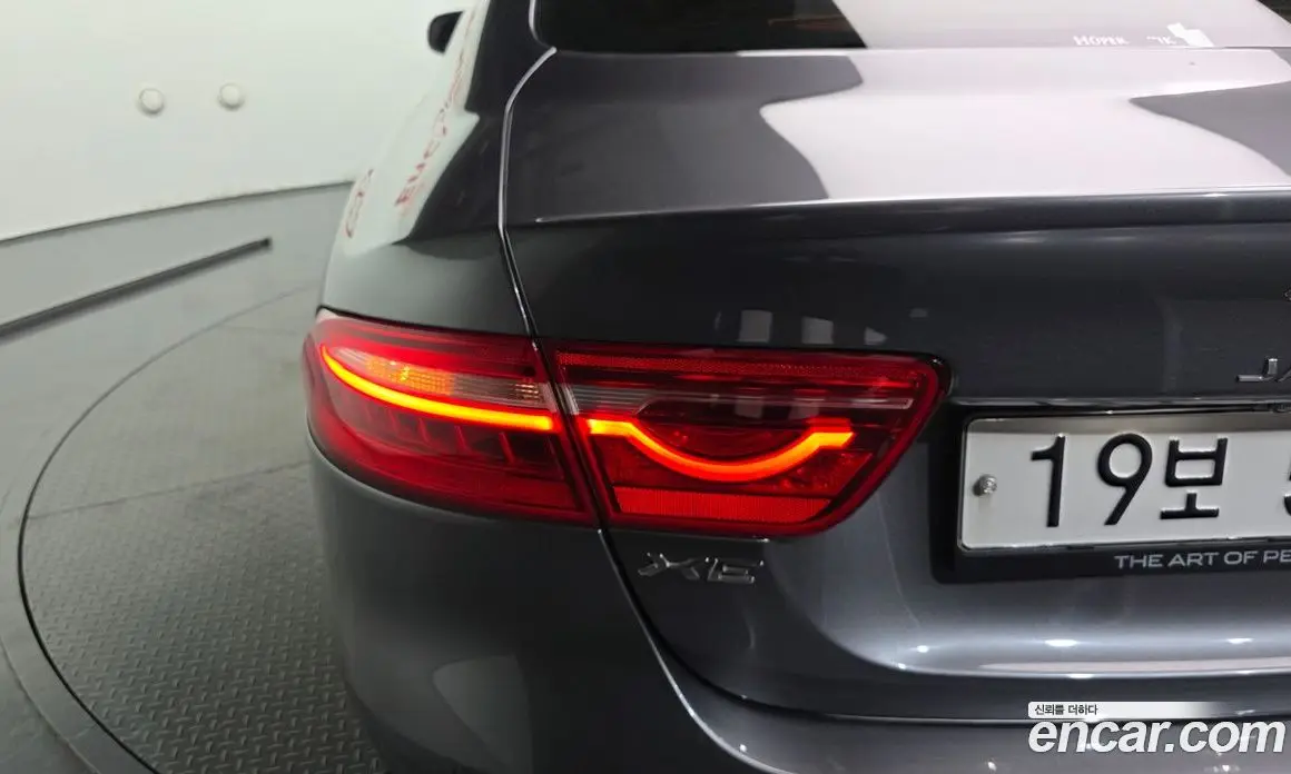 Jaguar XE 2018 2.0 автомат (гидро), фото 9 Jaguar XE 2018 2.0 автомат (гидро), фото 9