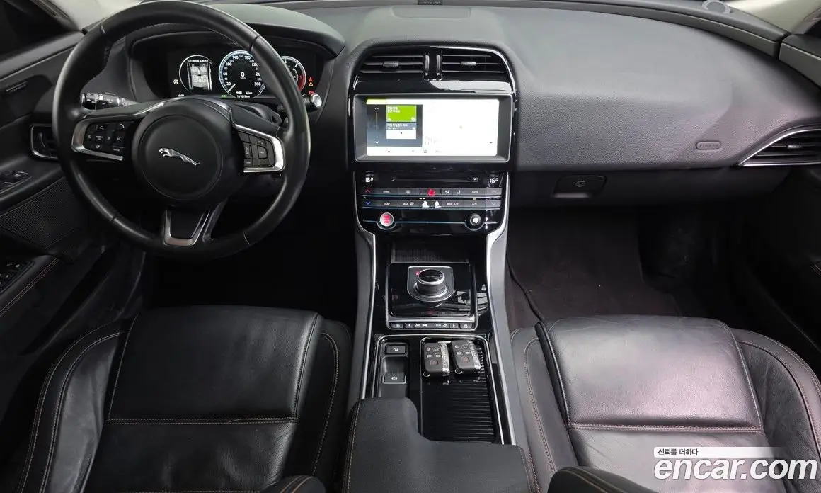 Jaguar XE 2018 2.0 автомат (гидро), фото 10 Jaguar XE 2018 2.0 автомат (гидро), фото 10