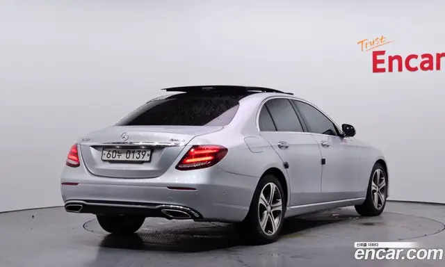 Mercedes-Benz E-Class 2016 2.0 автомат (гидро), миниатюра 2