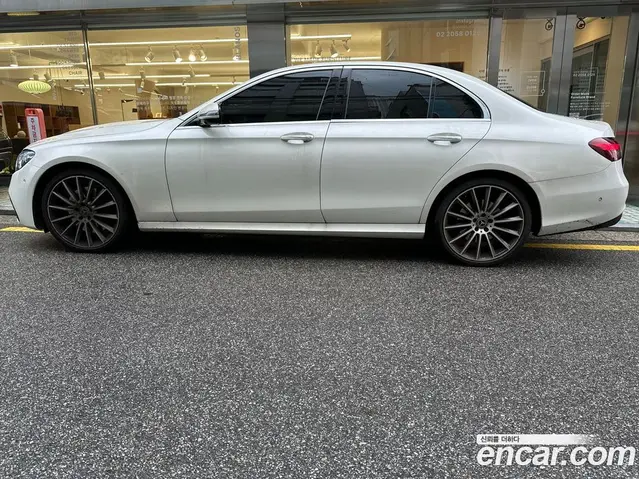 Mercedes-Benz E-Class 2021 2.0 автомат (гидро), миниатюра 3