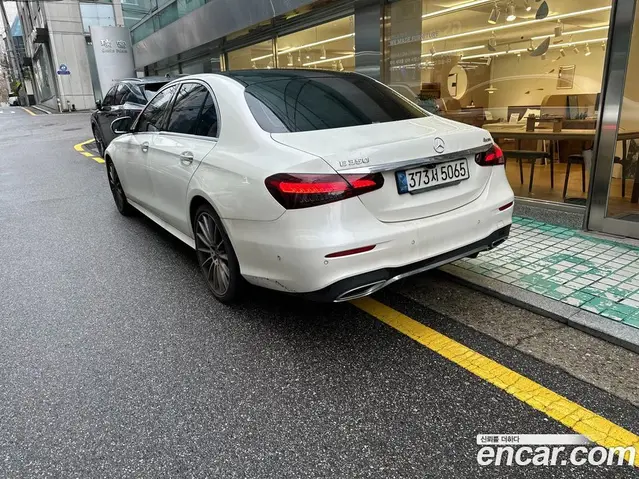 Mercedes-Benz E-Class 2021 2.0 автомат (гидро), миниатюра 4