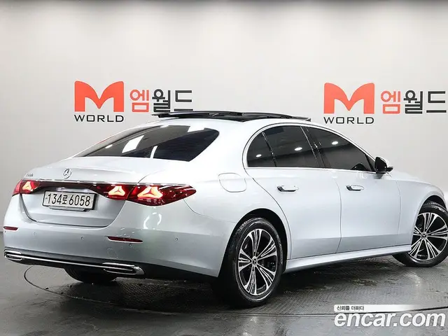Mercedes-Benz E-Class 2024 2.0 автомат (гидро), миниатюра 3