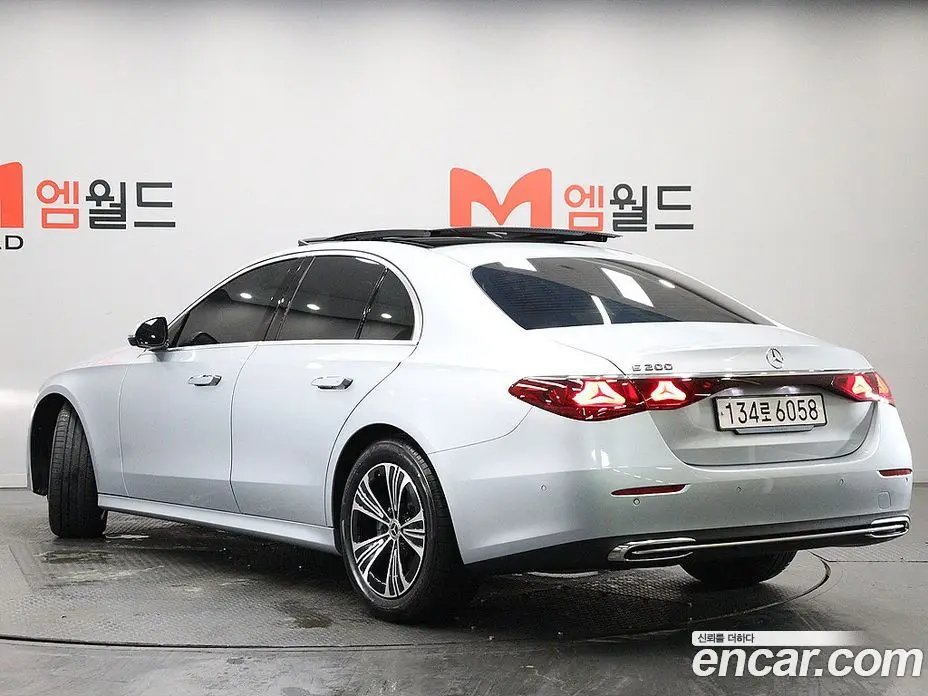 Mercedes-Benz E-Class 2024 2.0 автомат (гидро), фото 4