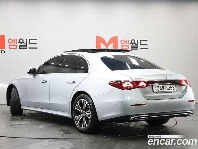 Mercedes-Benz E-Class 2024 2.0 автомат (гидро), миниатюра 4