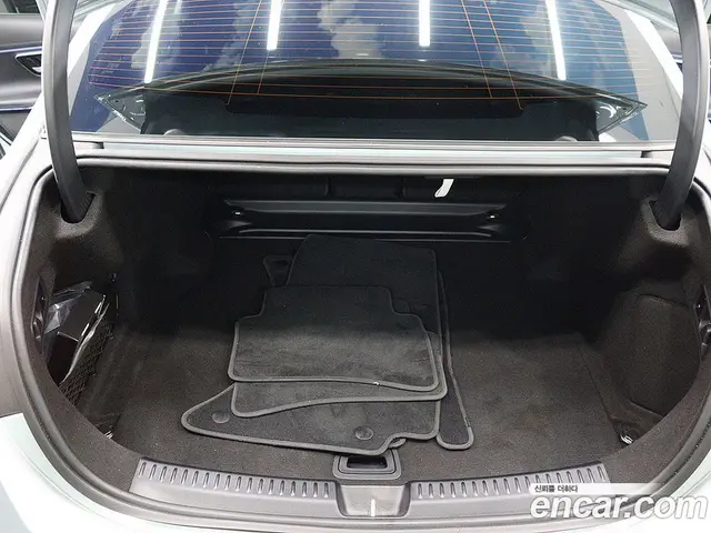Mercedes-Benz E-Class 2024 2.0 автомат (гидро), миниатюра 5
