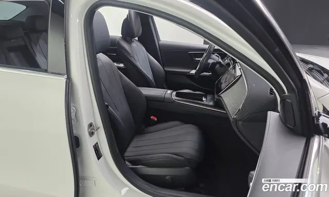 Mercedes-Benz E-Class 2024 2.0 автомат (гидро), миниатюра 12