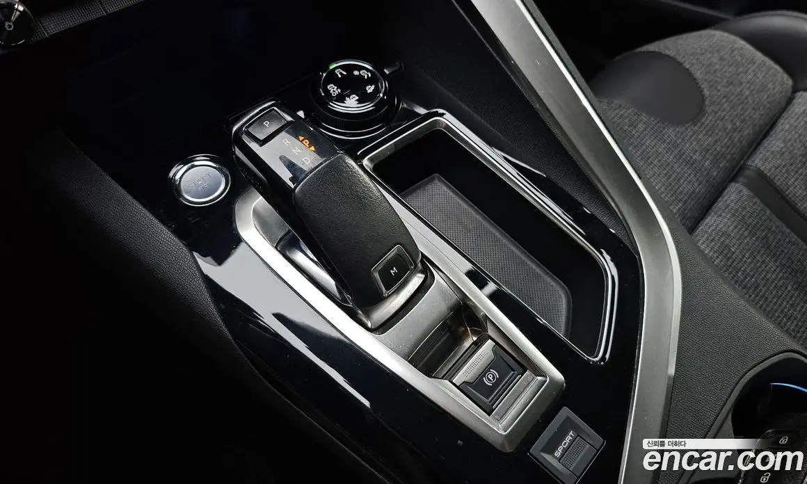 Peugeot 3008 2018 1.6 автомат (гидро), фото 9