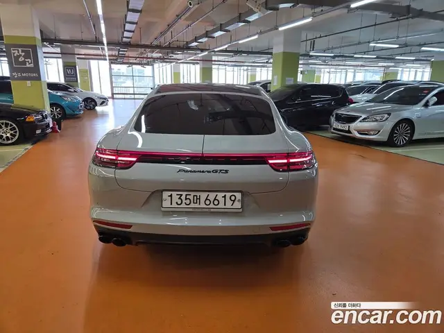 Porsche Panamera 2019 4.0 автомат (гидро), миниатюра 3