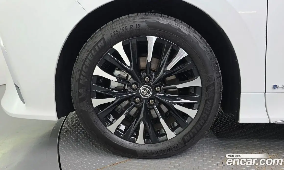 Toyota Alphard 2025 2.5 автомат (гидро), фото 5 Toyota Alphard 2025 2.5 автомат (гидро), фото 5