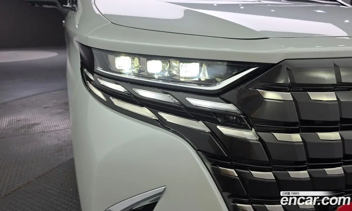 Toyota Alphard 2025 2.5 автомат (гидро), фото 8 Toyota Alphard 2025 2.5 автомат (гидро), фото 8