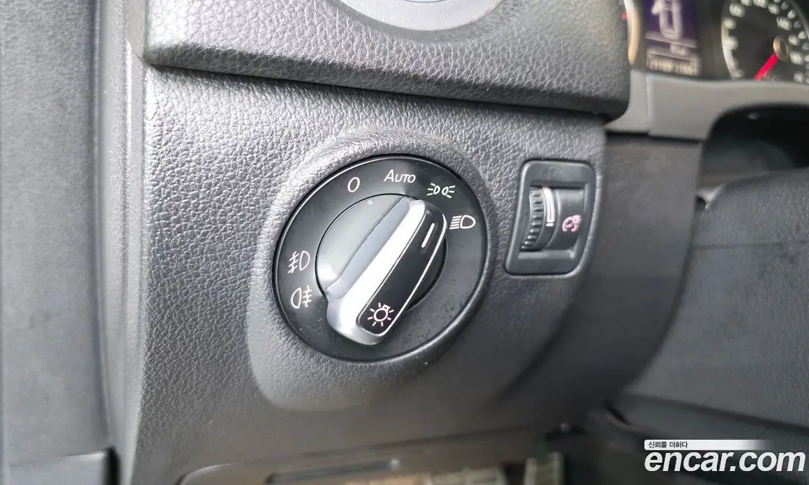 Volkswagen Tiguan 2012 2.0 автомат (гидро), фото 26