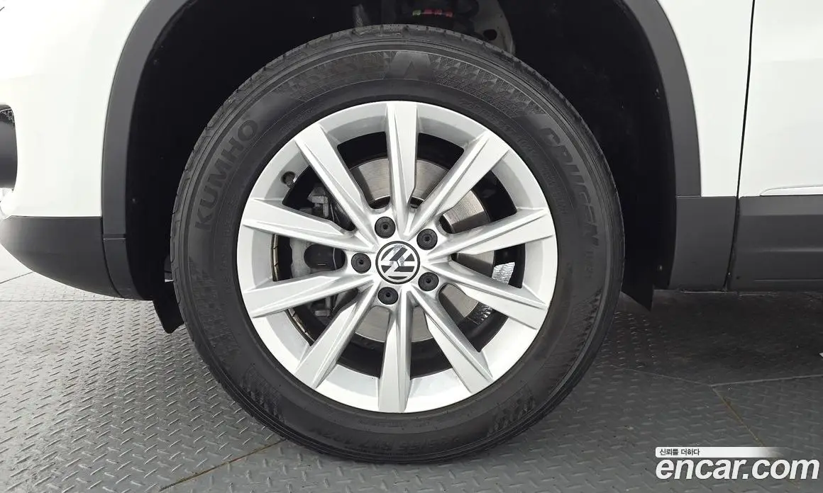Volkswagen Tiguan 2015 2.0 автомат (гидро), фото 5