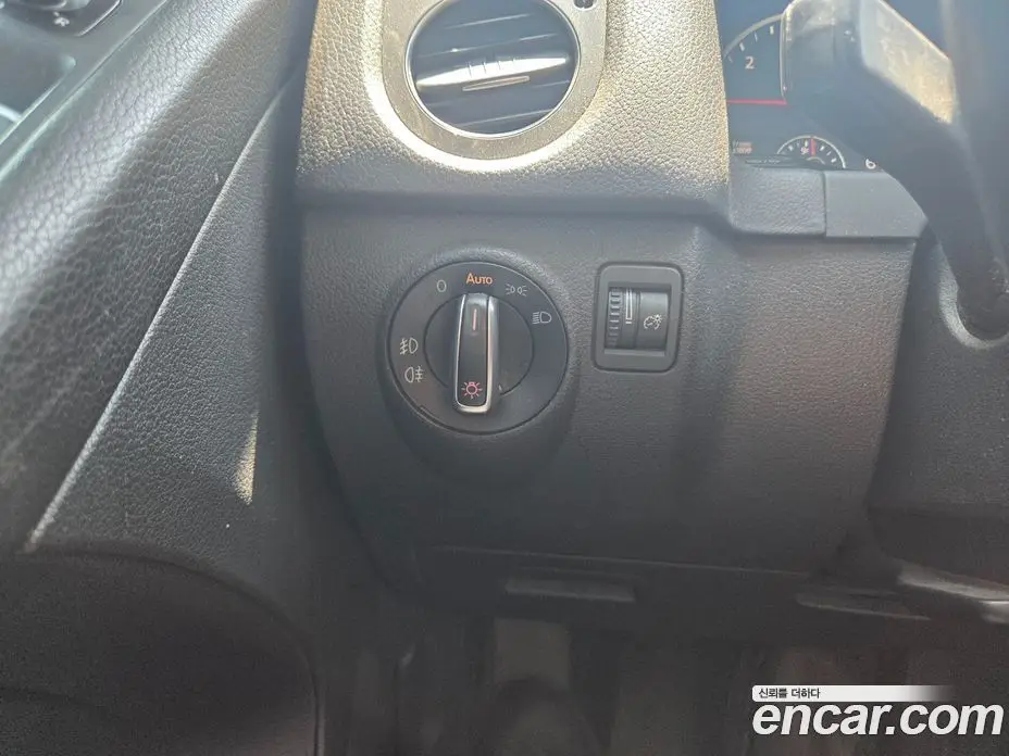 Volkswagen Tiguan 2015 2.0 автомат (гидро), фото 15