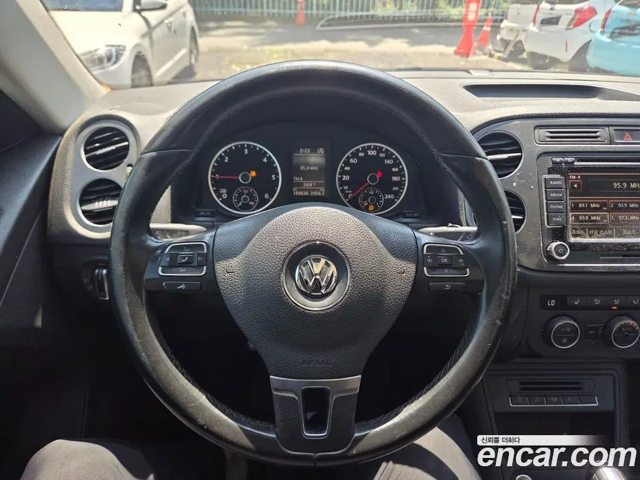 Volkswagen Tiguan 2015 2.0 автомат (гидро), фото 10