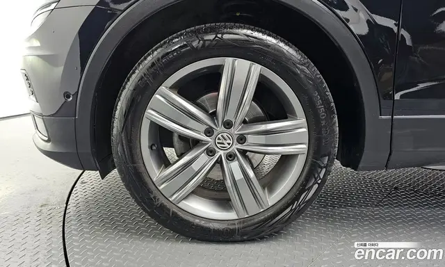 Volkswagen Tiguan 2018 2.0 автомат (гидро), миниатюра 5