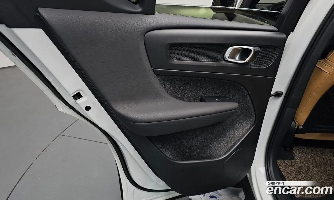 Volvo XC40 2022 2.0 автомат (гидро), фото 14