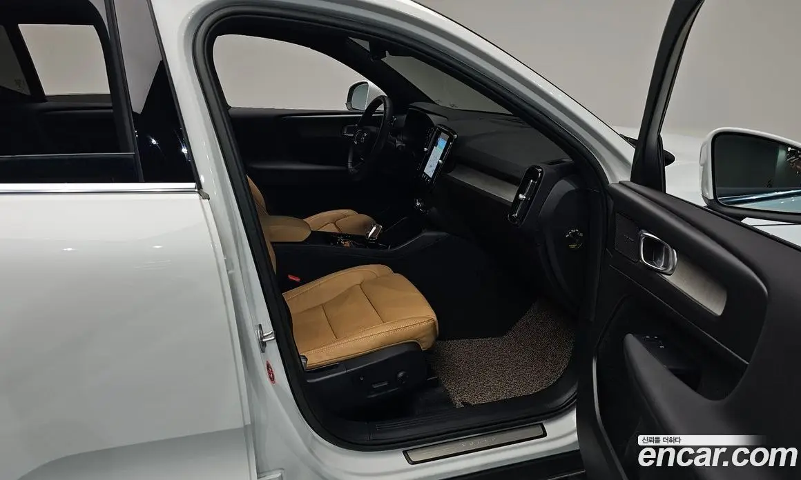 Volvo XC40 2022 2.0 автомат (гидро), фото 15