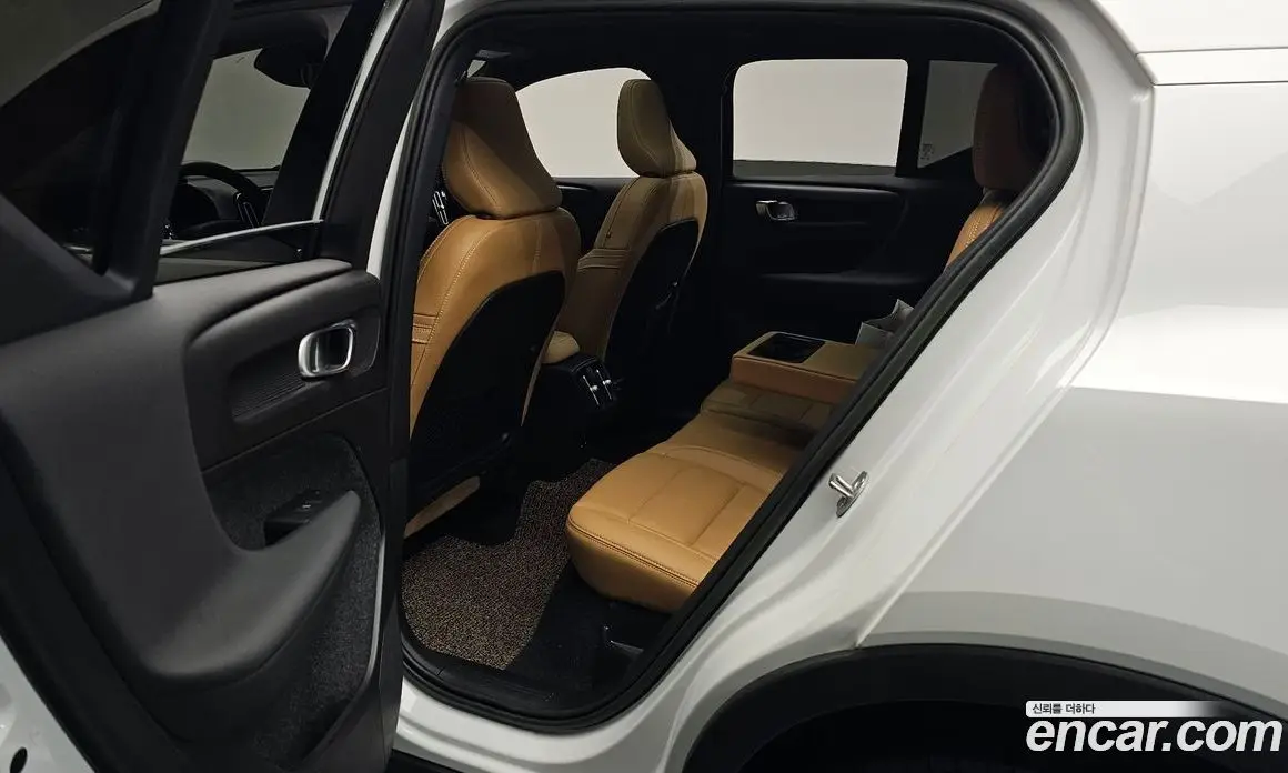 Volvo XC40 2022 2.0 автомат (гидро), фото 16