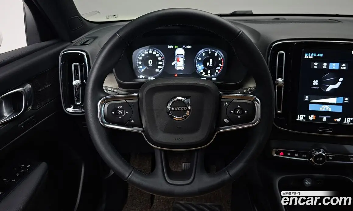 Volvo XC40 2022 2.0 автомат (гидро), фото 17