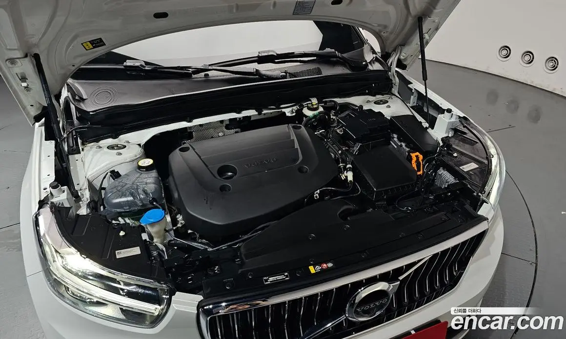 Volvo XC40 2022 2.0 автомат (гидро), фото 5