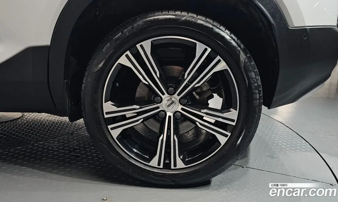Volvo XC40 2022 2.0 автомат (гидро), фото 6