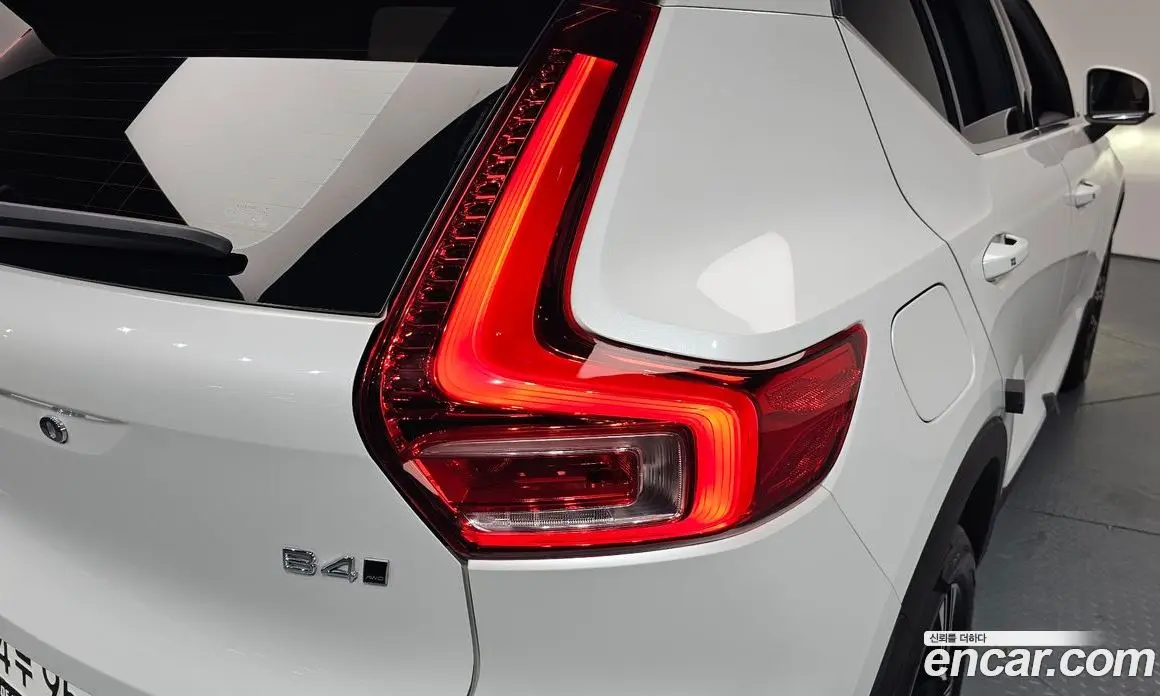 Volvo XC40 2022 2.0 автомат (гидро), фото 8
