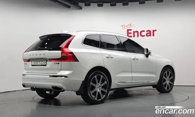 Volvo XC60 2018 2.0 автомат (гидро), миниатюра 2