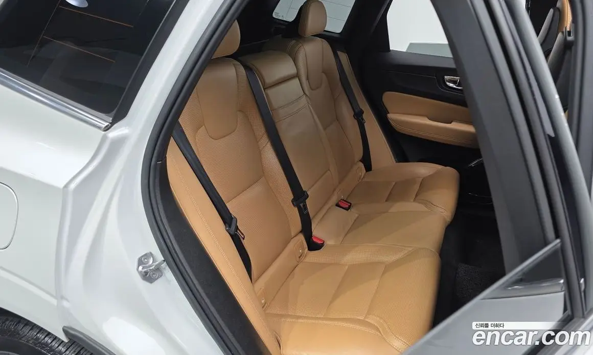 Volvo XC60 2018 2.0 автомат (гидро), фото 11