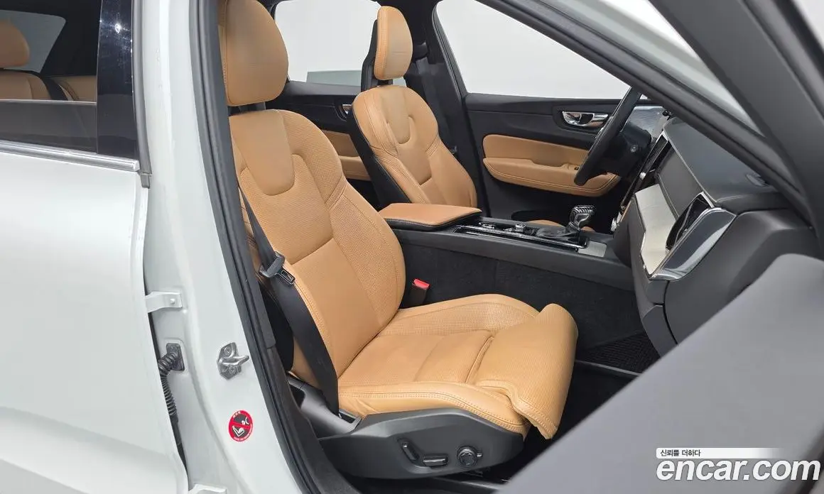 Volvo XC60 2018 2.0 автомат (гидро), фото 12