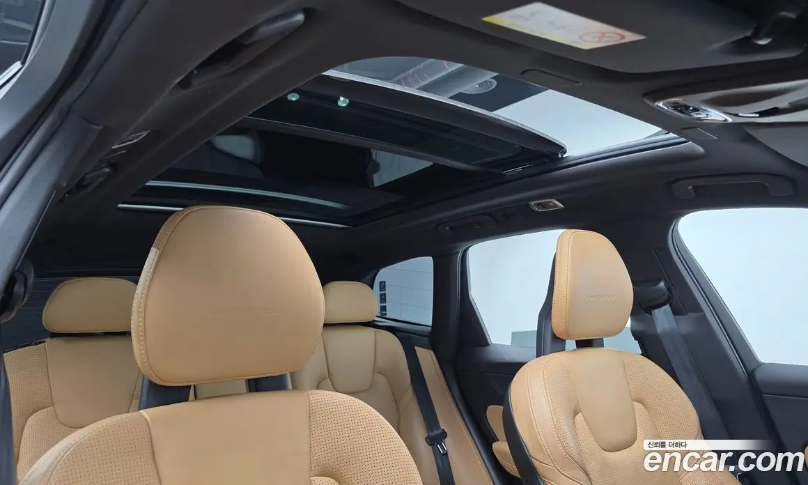Volvo XC60 2018 2.0 автомат (гидро), фото 13