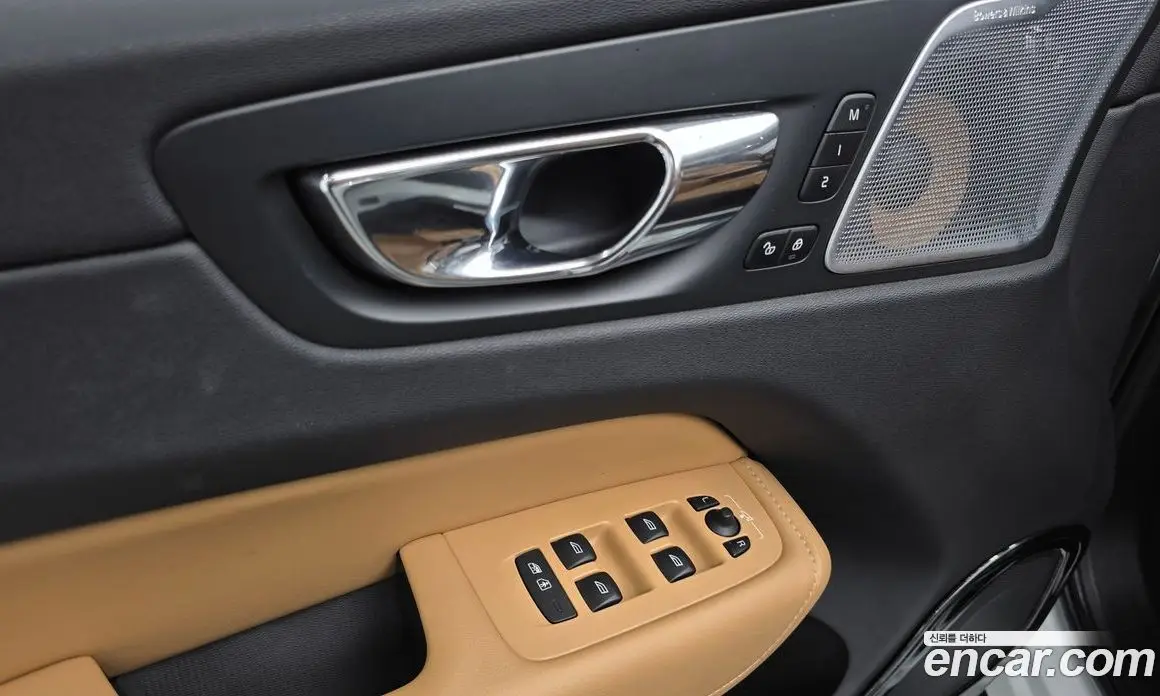 Volvo XC60 2018 2.0 автомат (гидро), фото 14