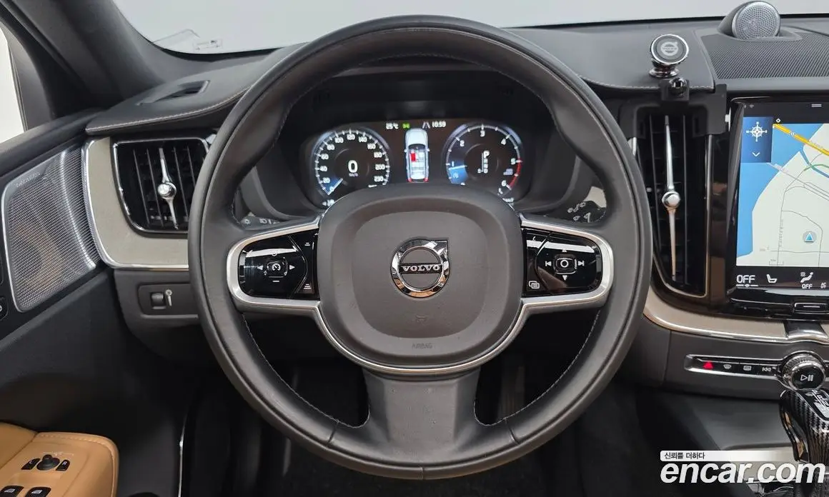 Volvo XC60 2018 2.0 автомат (гидро), фото 15