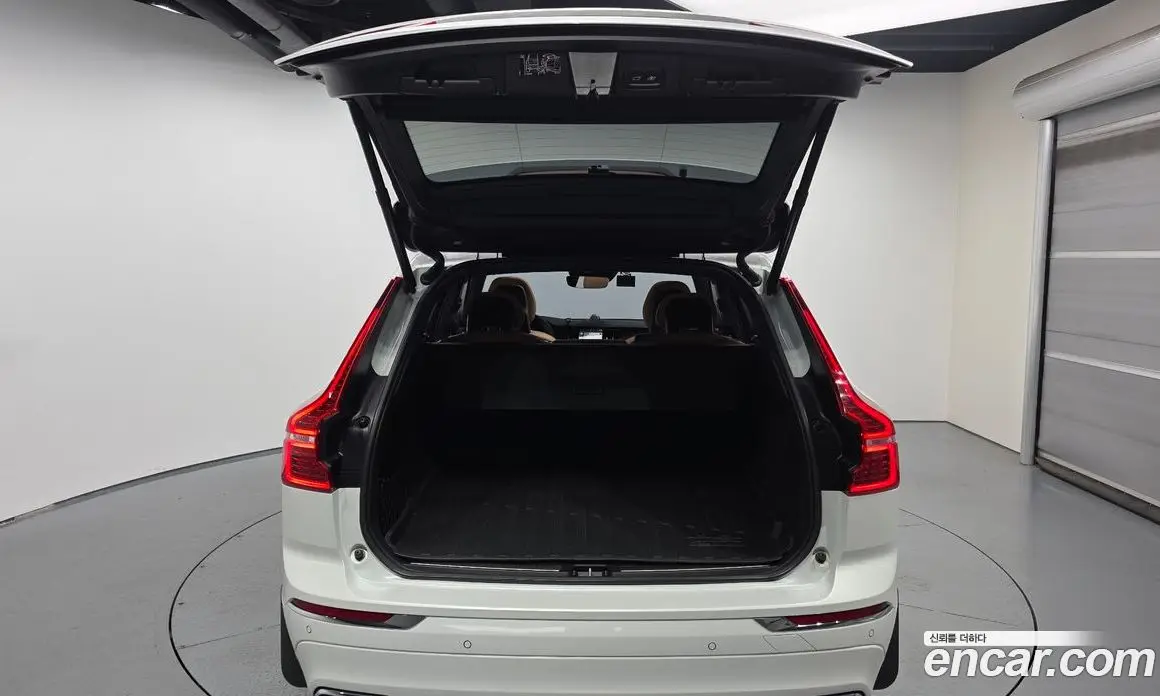 Volvo XC60 2018 2.0 автомат (гидро), фото 20
