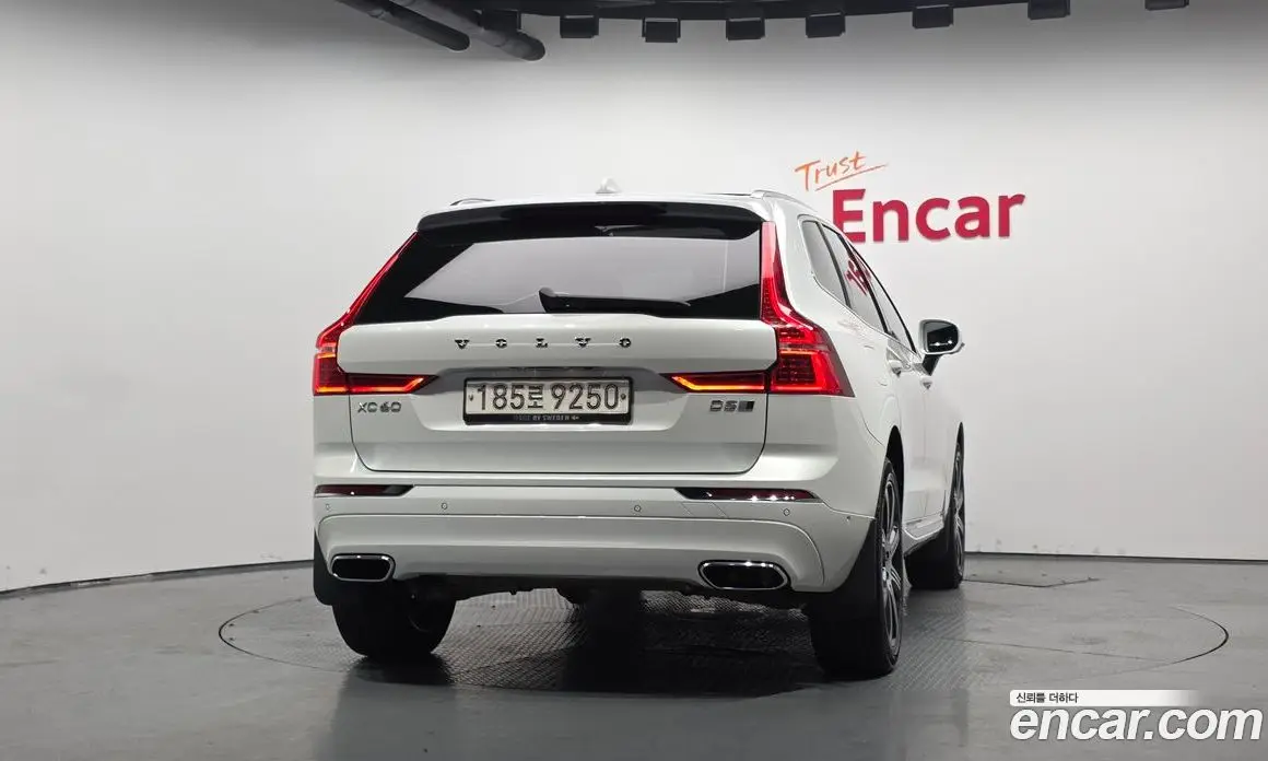 Volvo XC60 2018 2.0 автомат (гидро), фото 4