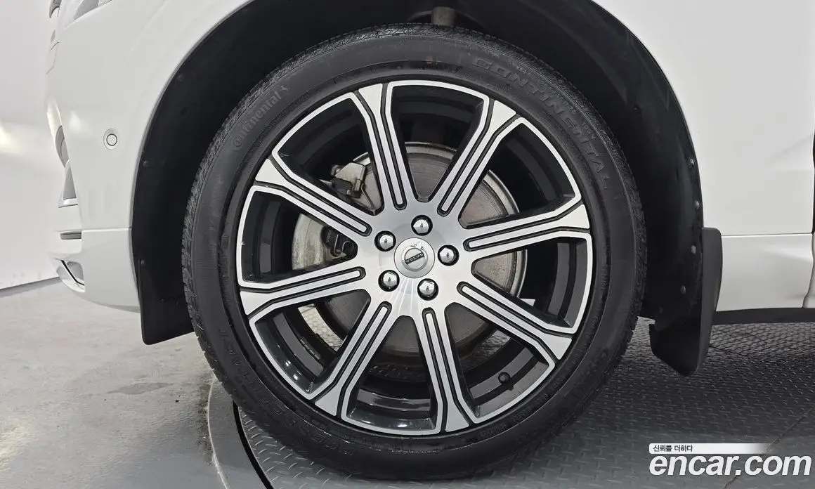Volvo XC60 2018 2.0 автомат (гидро), фото 5