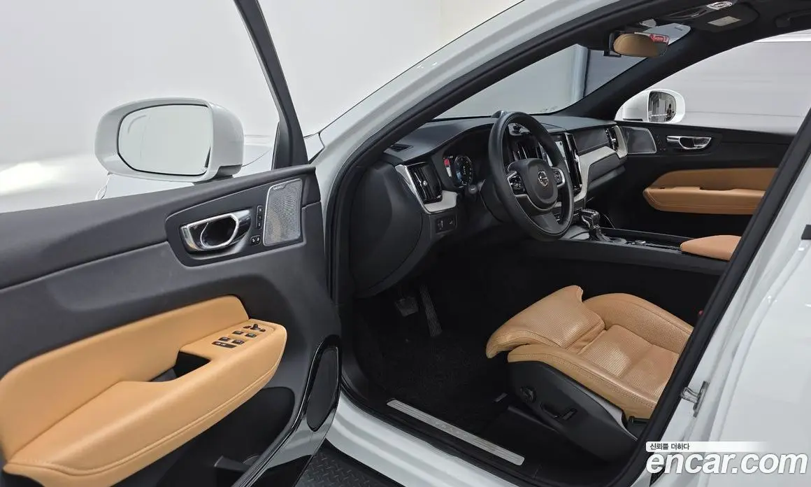 Volvo XC60 2018 2.0 автомат (гидро), фото 10