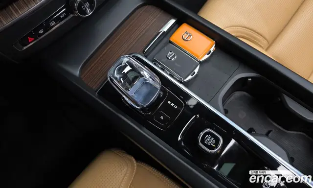 Volvo XC60 2021 2.0 автомат (гидро), миниатюра 11