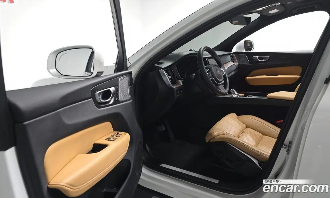 Volvo XC60 2021 2.0 автомат (гидро), фото 12