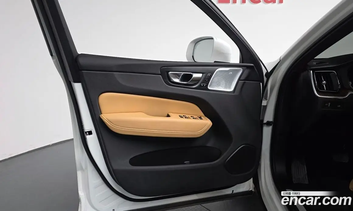 Volvo XC60 2021 2.0 автомат (гидро), фото 13