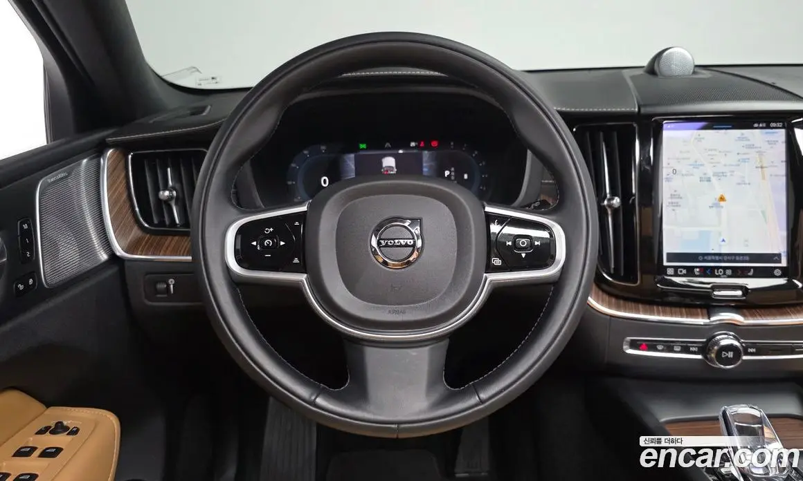 Volvo XC60 2021 2.0 автомат (гидро), фото 17