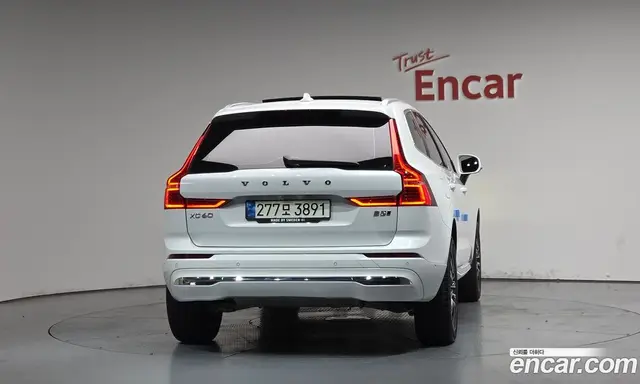 Volvo XC60 2021 2.0 автомат (гидро), миниатюра 3