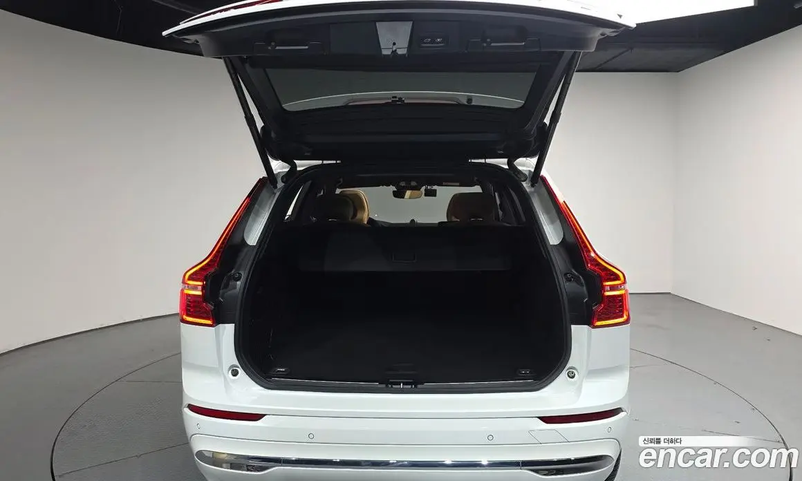 Volvo XC60 2021 2.0 автомат (гидро), фото 25