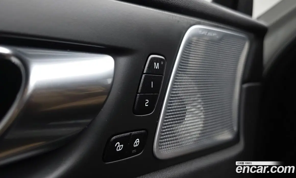 Volvo XC60 2021 2.0 автомат (гидро), фото 29