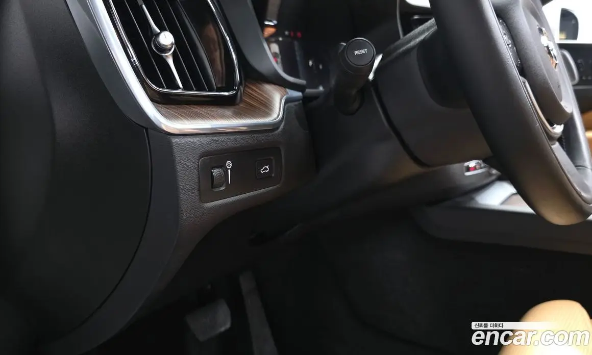 Volvo XC60 2021 2.0 автомат (гидро), фото 30