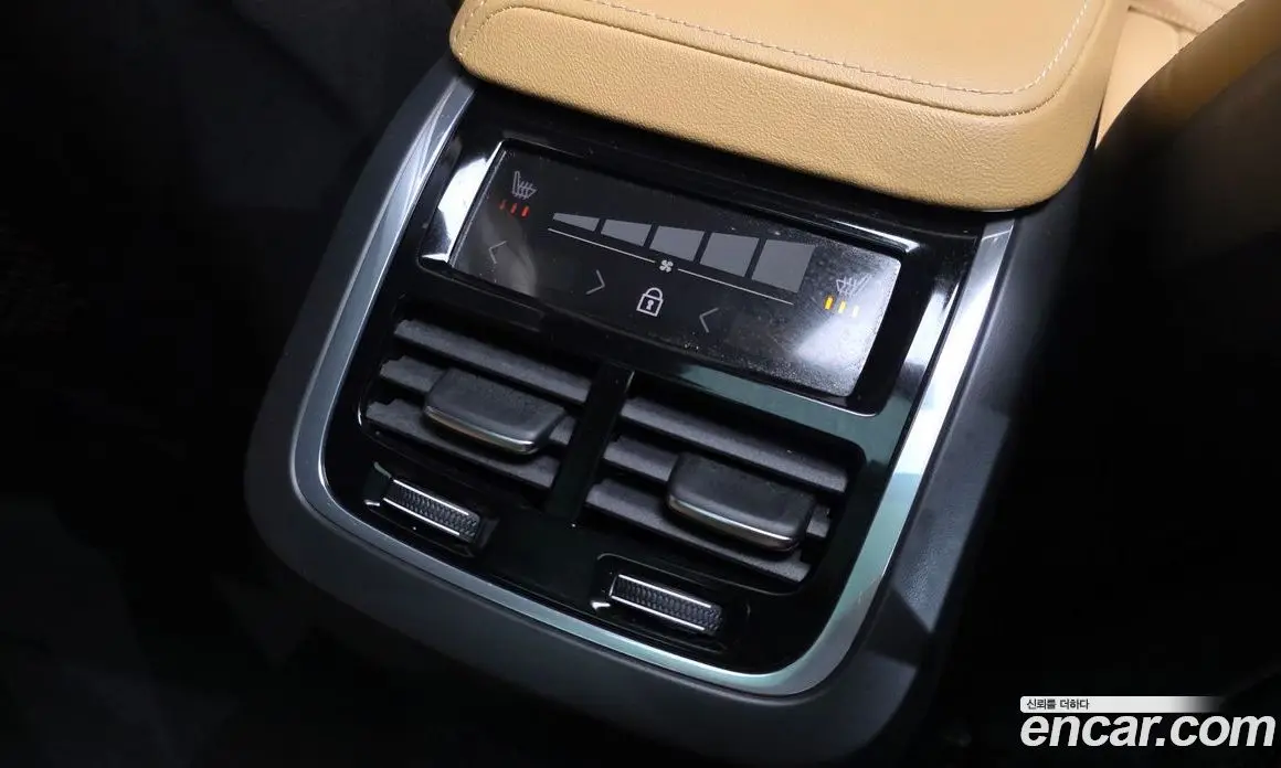 Volvo XC60 2021 2.0 автомат (гидро), фото 31